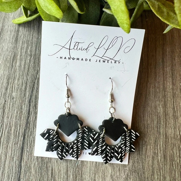 Altered Artistry Jewelry - #057 Handmade- B&W Stripe Sunburst